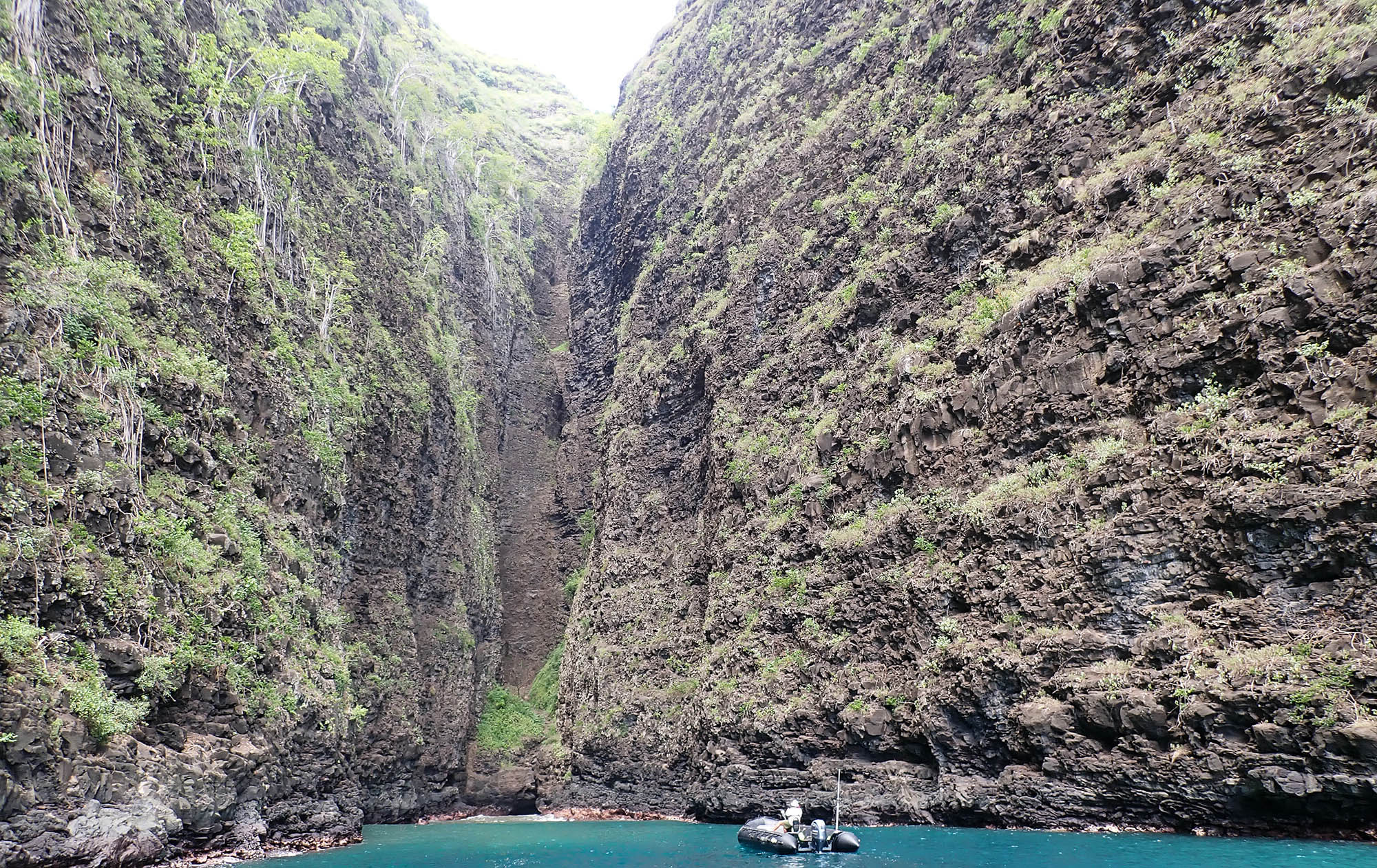 fatu-hiva-cliffs